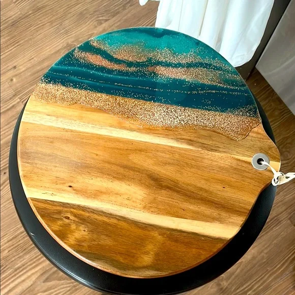 Round Wooden and Resin Serving Board - Picture 1 of 4